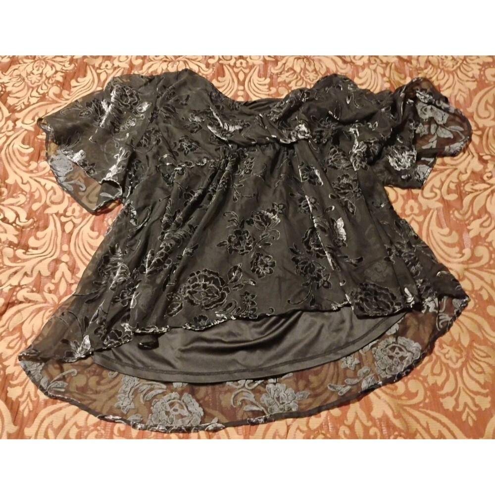 TORRID Size 4 Sheer Velvet Short Sleeve Top Black Witchy Goth Floral Feminine